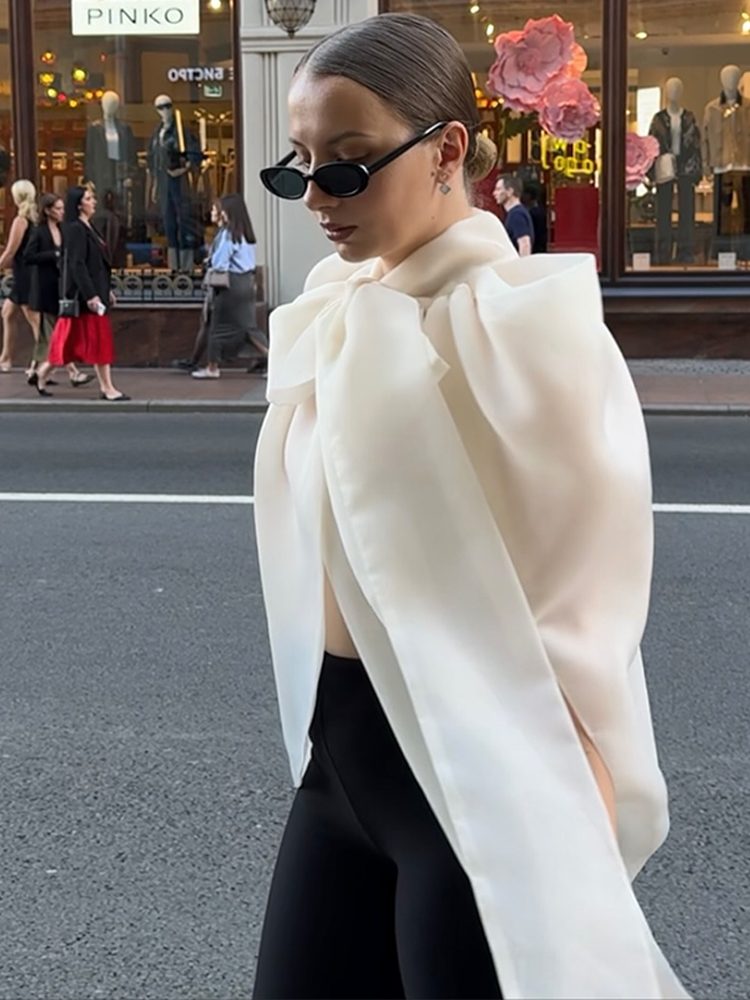 Street Fashion Types - เสื้อแฟชั่นผู้หญิง แขนกุด คอสูง แต่งโบว์ เสื้อกั๊กทรงสวย เรียบหรู