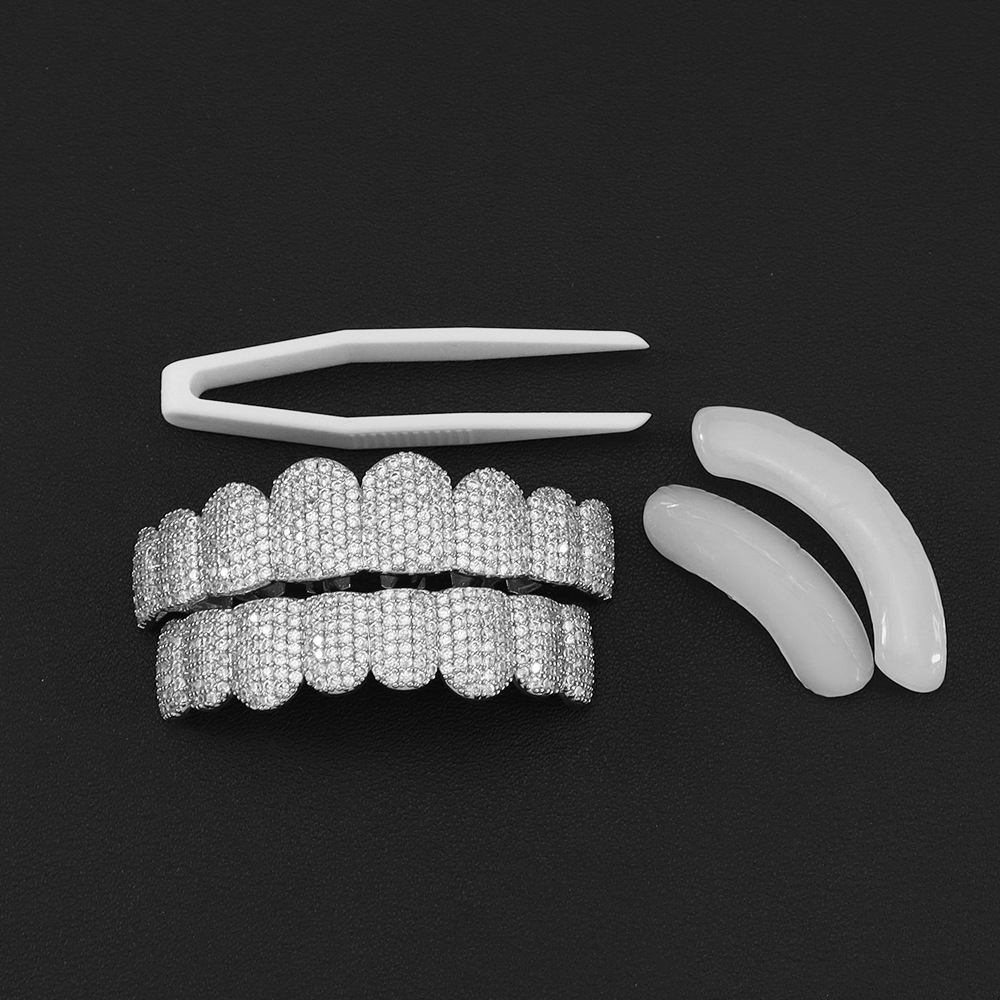 Street Fashion Jewelry - กริลล์ฟันชุบเงินประดับเพชร CZ เต็มรูปแบบ สำหรับฟันบนและฟันล่าง สไตล์ฮิปฮอป พร้อมแม่พิมพ์ซิลิโคนสำหรับแร็ปเปอร์คอสเพลย์