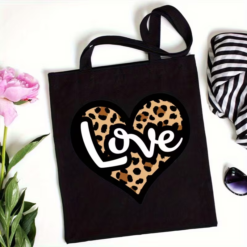 Tote Bag Canvas Print - กระเป๋าผ้าแคนวาสลายหัวใจพิมพ์ลายเสือดาว กระเป๋าสะพายไหล่แบบใช้ซ้ำได้ ทันสมัย สำหรับสาววัยรุ่น ช้อปปิ้ง ท่องเที่ยว