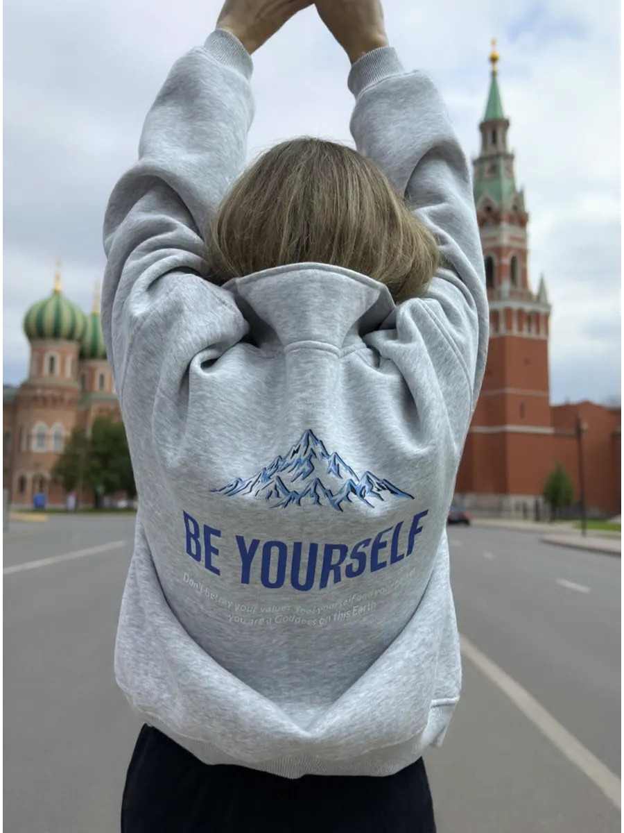 Street Fashion Moscow - เสื้อสเวตเชิ้ตสไตล์สตรีทแฟชั่นสาวรัสเซีย แนวสปอร์ต ซิปครึ่งตัว ปกพับลง สีเทา พิมพ์ลายตัวอักษรกราฟิกมอสโก