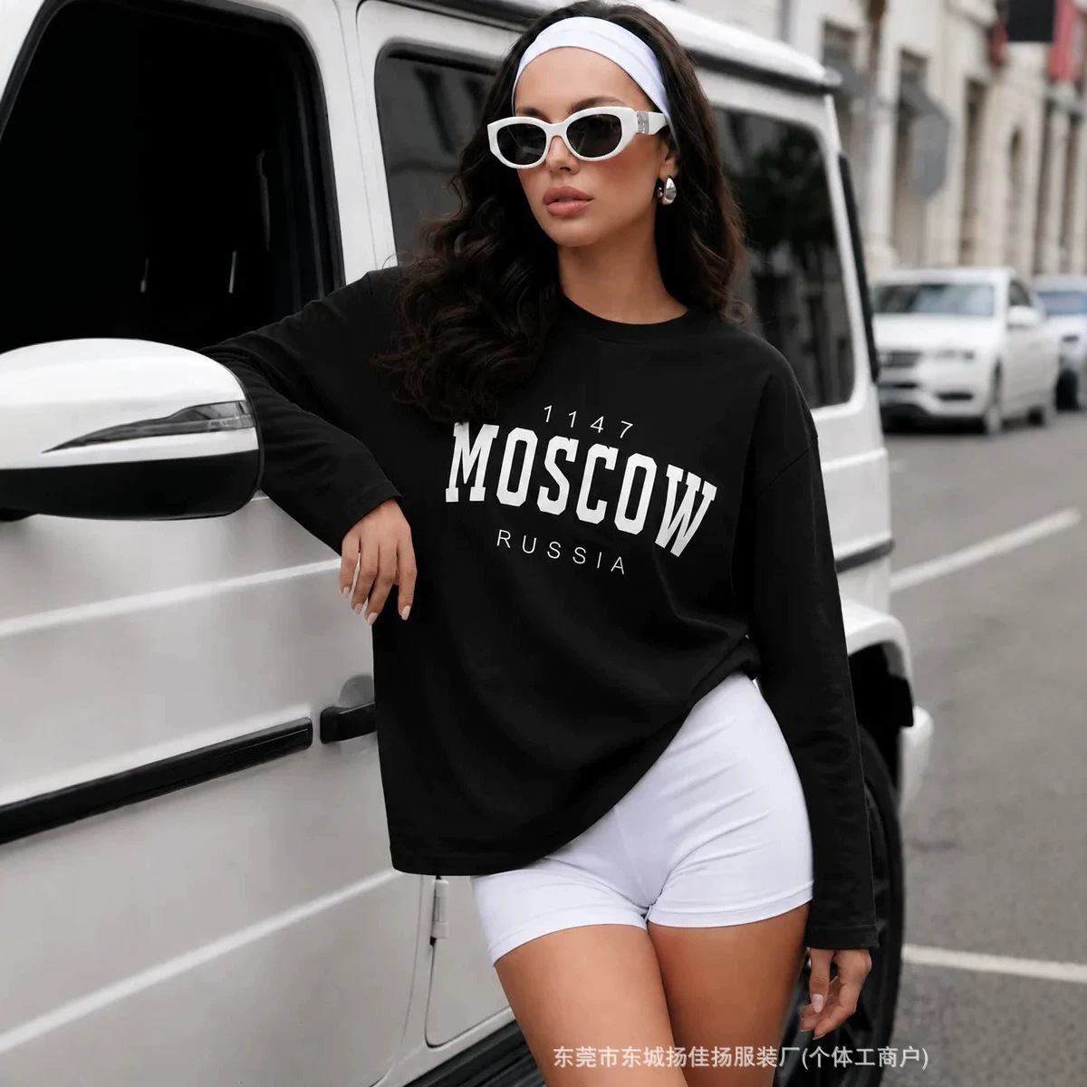 เสื้อยืดโอเวอร์ไซส์แขนยาวสีขาว - Street Fashion Moscow บทวิจารณ์และราคา